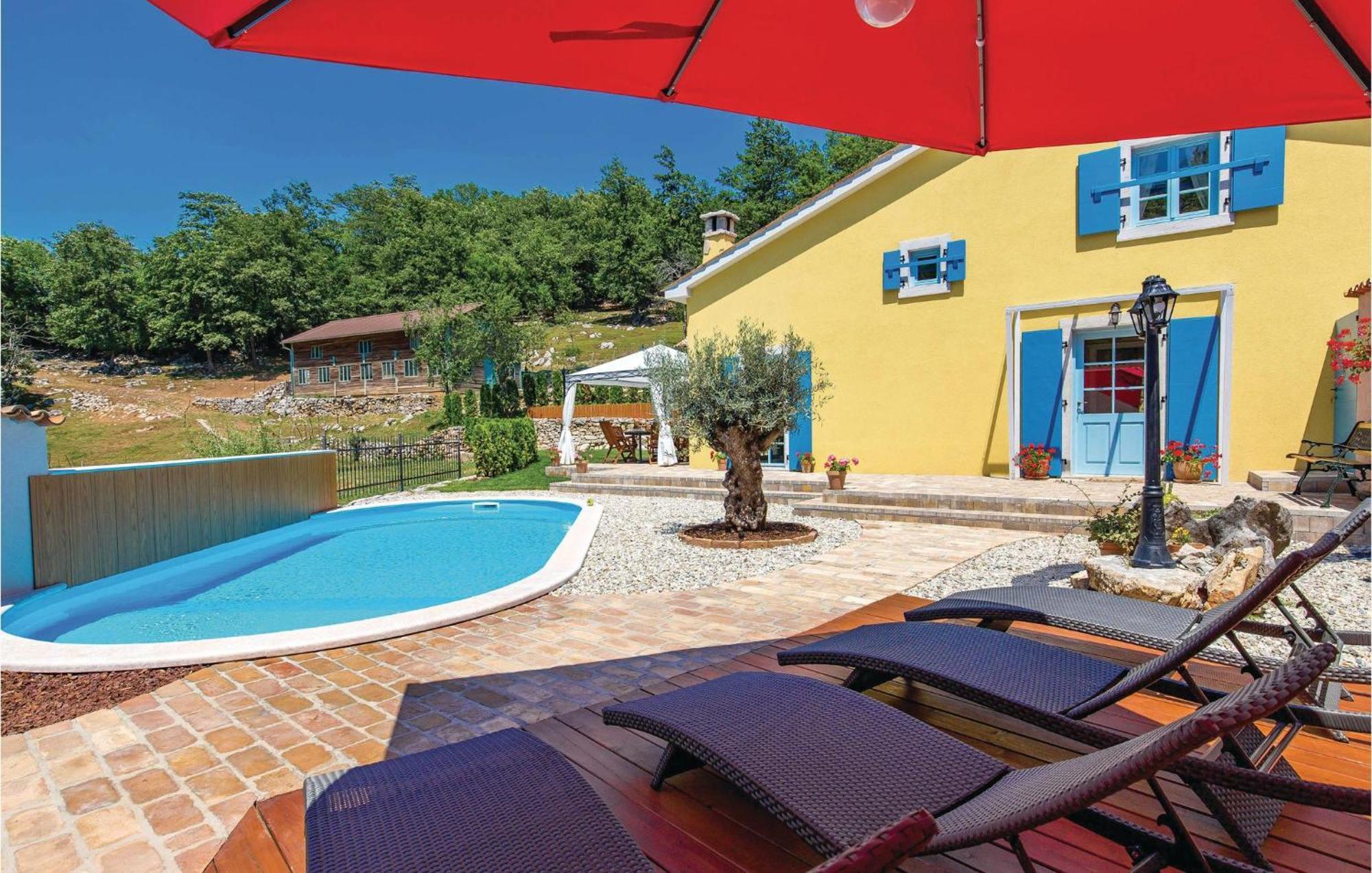 Stunning Home In Jurdani With Wifi Mucici Exteriér fotografie