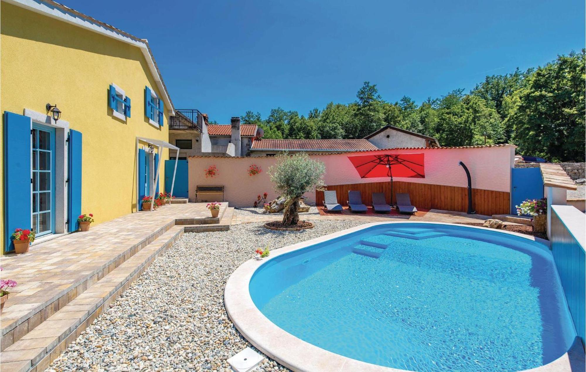 Stunning Home In Jurdani With Wifi Mucici Exteriér fotografie