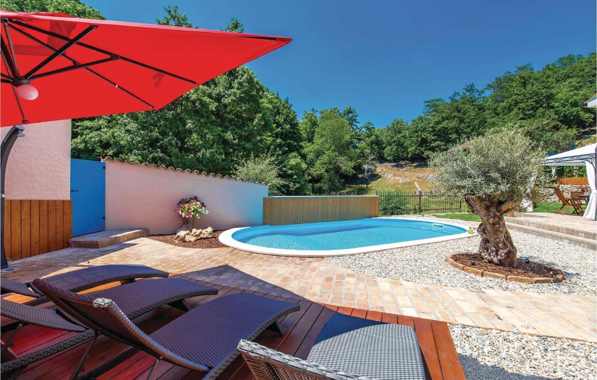 Stunning Home In Jurdani With Wifi Mucici Exteriér fotografie