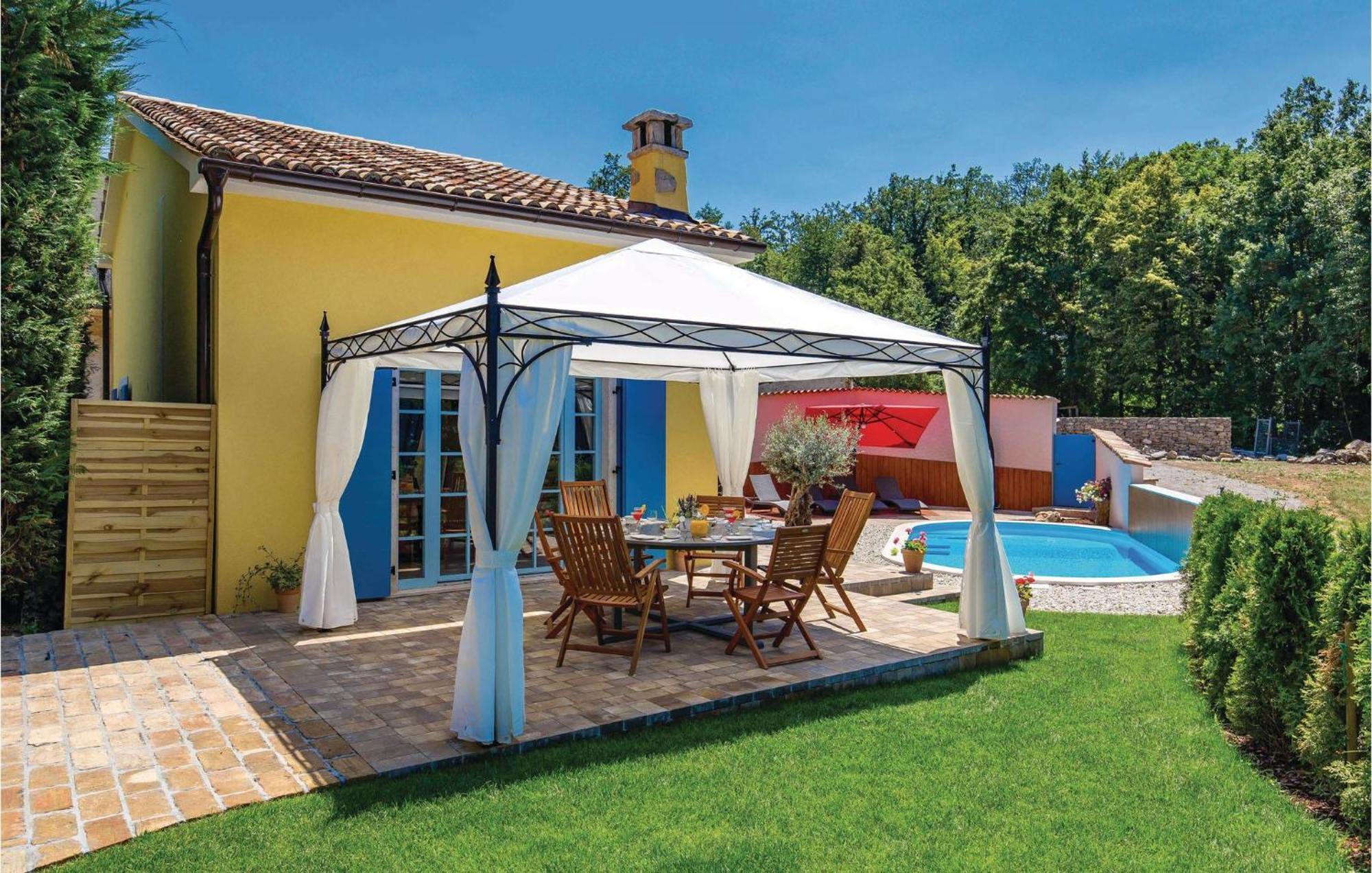 Stunning Home In Jurdani With Wifi Mucici Exteriér fotografie
