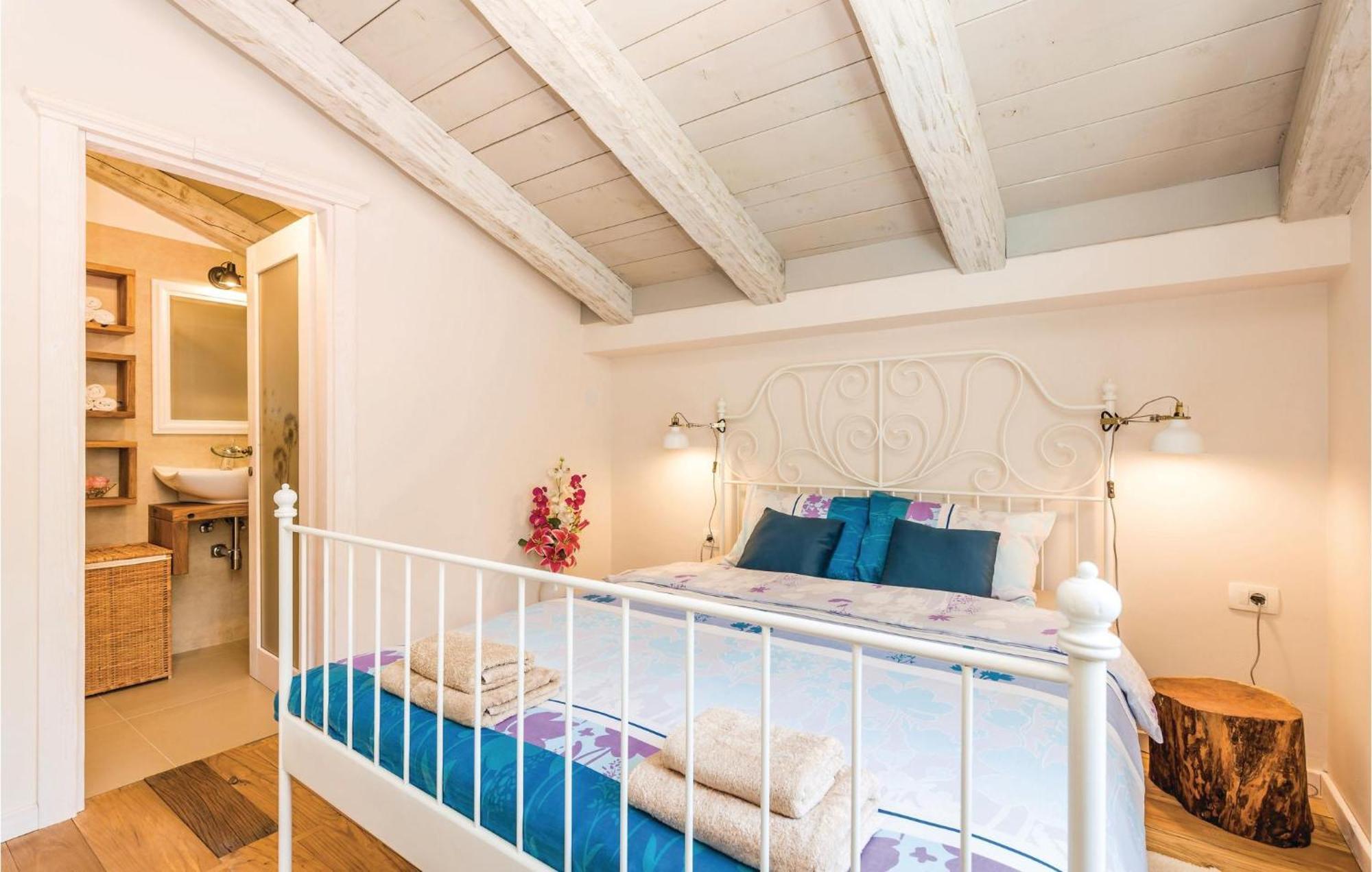 Stunning Home In Jurdani With Wifi Mucici Exteriér fotografie